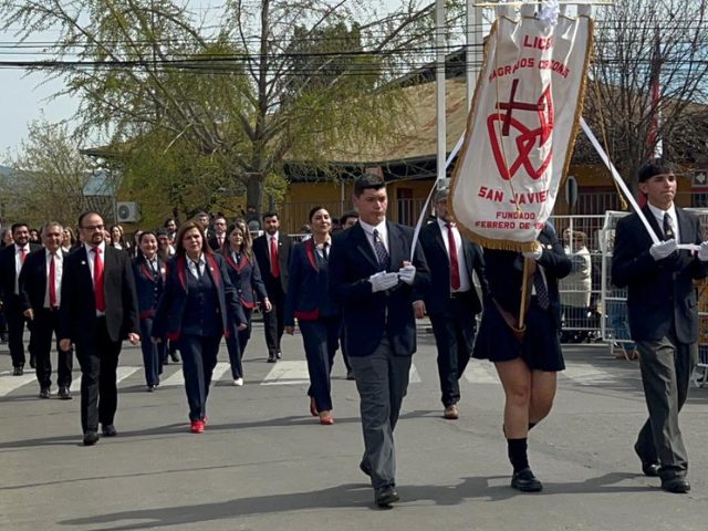 Colegio tuvo impecable presentación en desfile de Fiestas Patrias