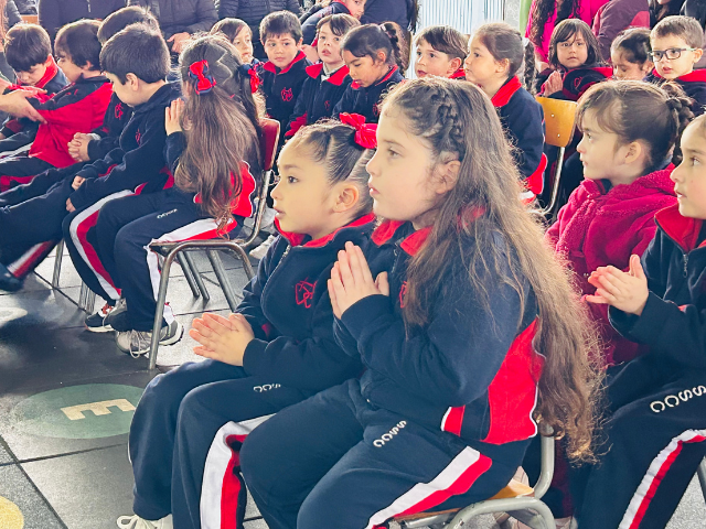 Estudiantes de PK reciben medalla de la Virgen del Carmen