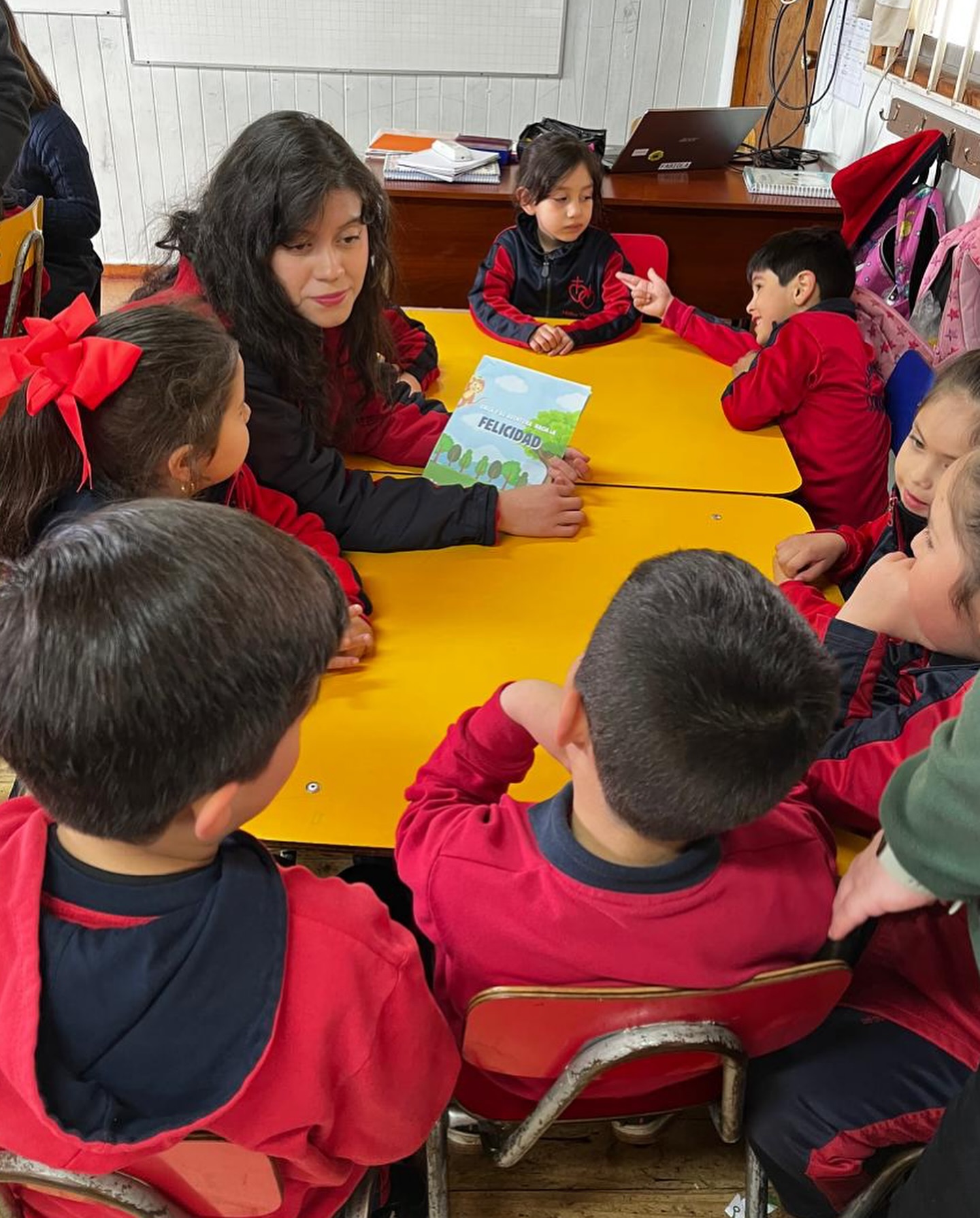 ESTUDIANTES DE SEMINARIO DE FILOSOFIA REALIZAN ACTIVIDAD DE CUENTACUENTOS