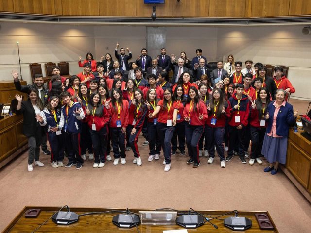Estudiantes fueron “Senadoras y senadores por un día”