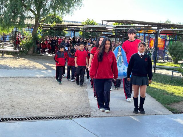 Liceo SSCC culmina el Mes de María e inicia tiempo de Adviento