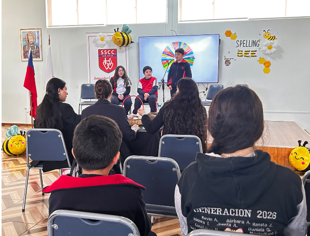 Estudiantes participan de la etapa final del Spelling Bee