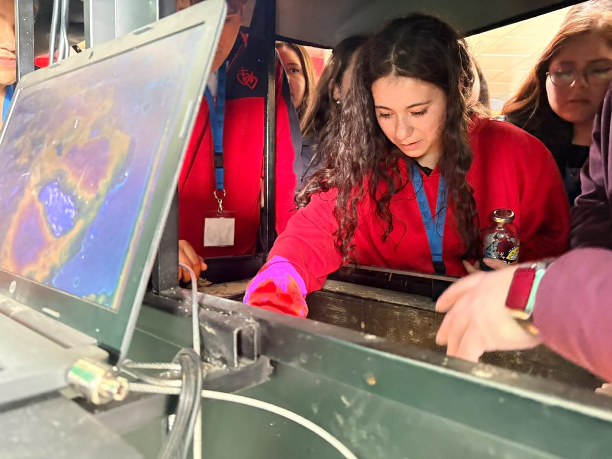 Salida pedagógica a Concepción:  Estudiantes aprenden geografía y geomorfología con realidad aumentada