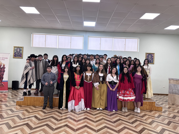 Exposición Época Colonial de 8vos Básicos.