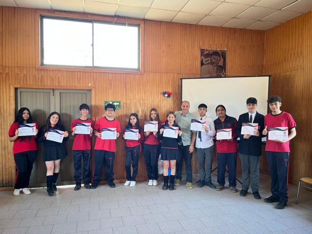 Estudiantes se certifican en liderazgo