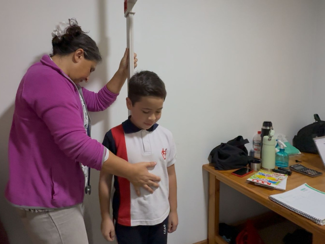 Con éxito se desarrolló evaluación de salud a estudiantes PIE