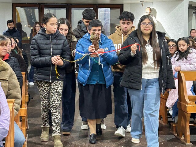 Con imposición de la Virgen celebramos a Nuestra Señora de la Paz