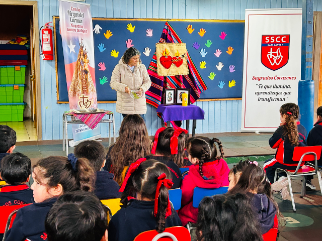 Estudiantes de PK reciben medalla de la Virgen del Carmen